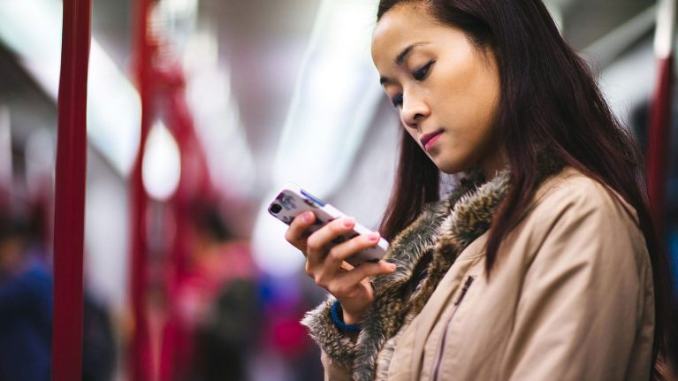 wifi-on-the-london-underground-tube-wifi-ee-business