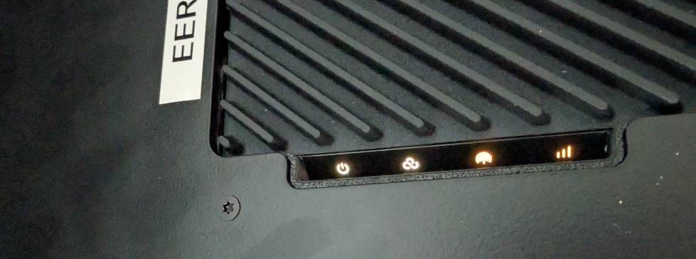 EE Rapid Connectivity Case, showing Power, Cloud, Modem and Signal Strength lights